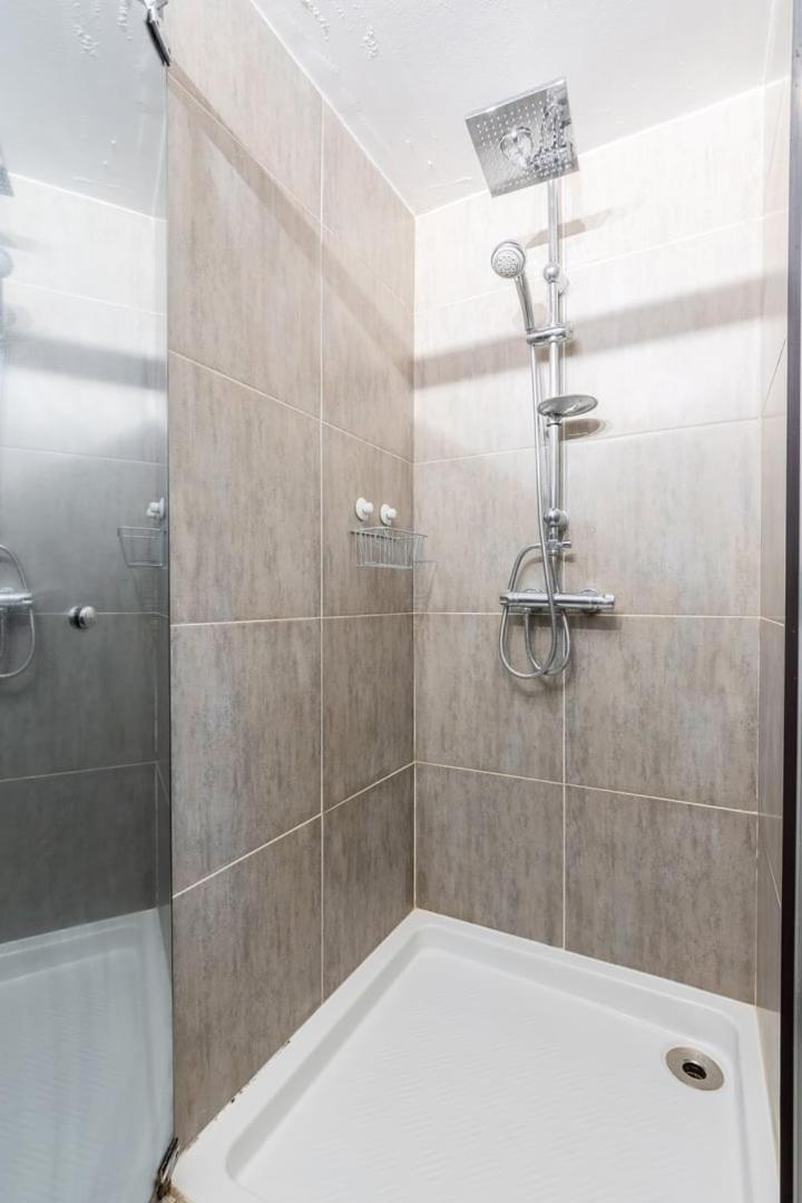 Spacious Apartment W Private Parking In Old Лил Екстериор снимка